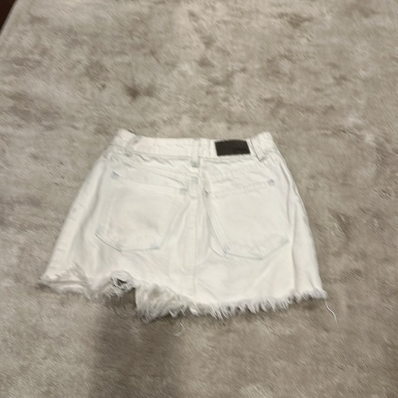 Carmar ladies white denim skirt size 24 zipper accents - Picture 3 of 6